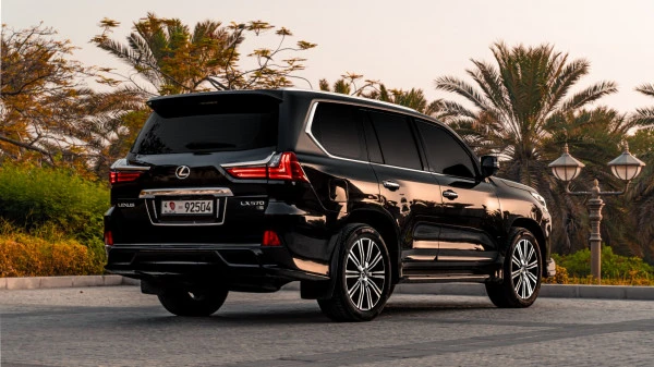  Black Lexus LX 570 Photo 2