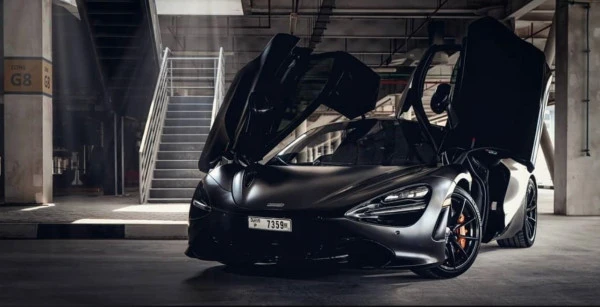  Black McLaren 720 S Photo 2