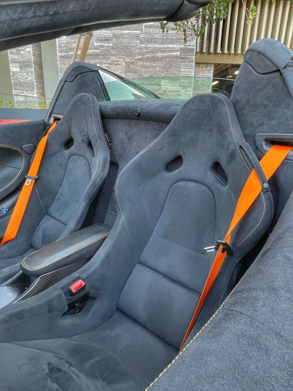  Black McLaren 570S Spyder Photo 4