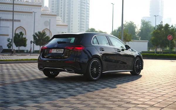  Black Mercedes A200 Photo 2