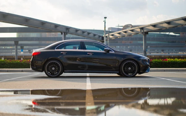  Schwarz Mercedes A200 Photo 2