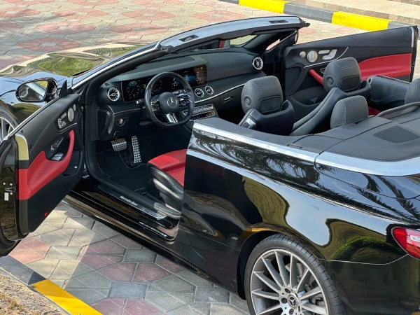  Black Mercedes AMG E450 convertible Photo 2