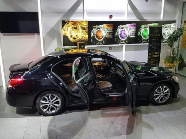  Black Mercedes C Class Photo 4