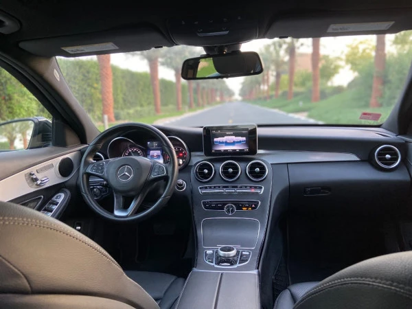  Schwarz Mercedes C-Klasse Photo 3