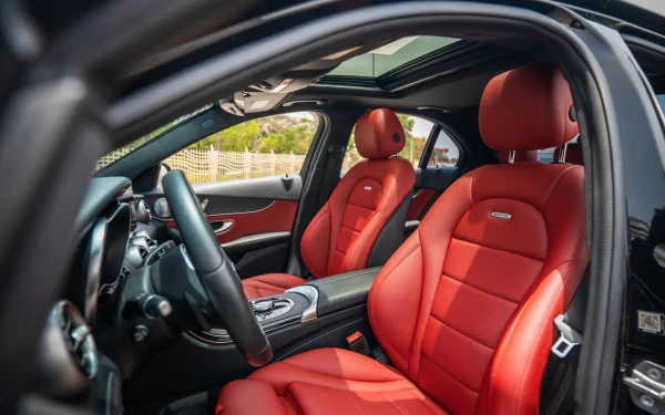  Черный Mercedes C300 Photo 4