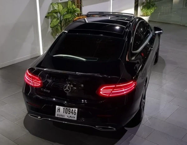  Black Mercedes C300 Coupe Photo 2