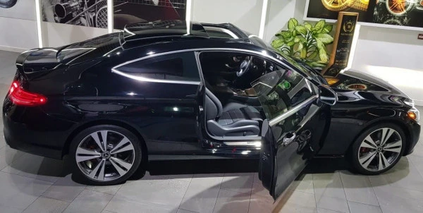  Black Mercedes C300 Coupe Photo 3