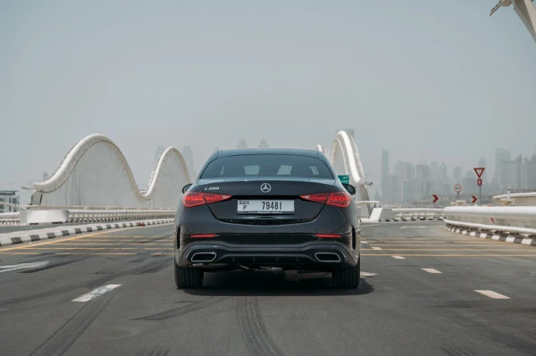  Black Mercedes C200 Photo 2