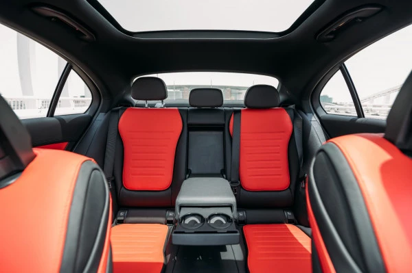  Black Mercedes C200 Photo 4