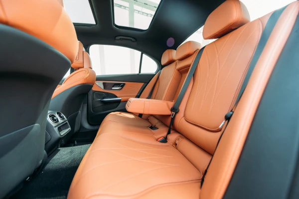  Black Mercedes C200 Photo 6