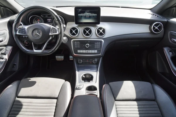  Черный Mercedes CLA Photo 4