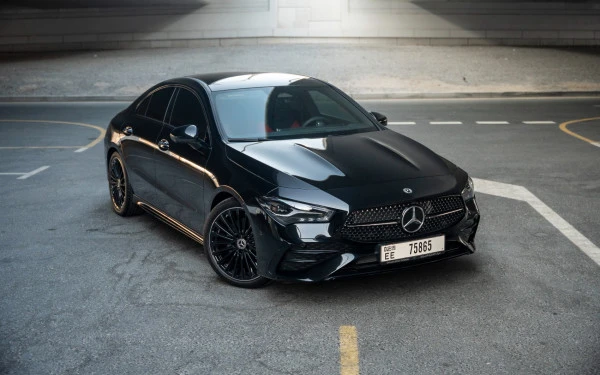  Schwarz Mercedes CLA200 Photo 2