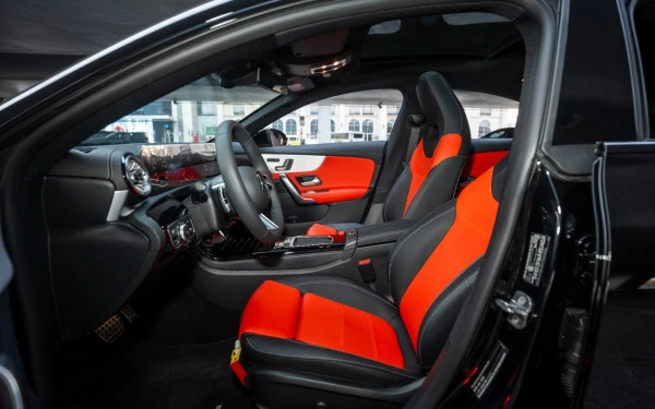  Schwarz Mercedes CLA200 Photo 7