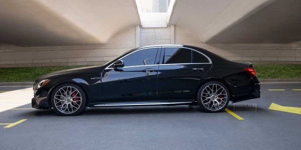  Black Mercedes E Class Photo 4