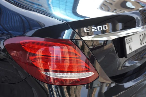  أسود مرسيدس E كلاس Photo 2