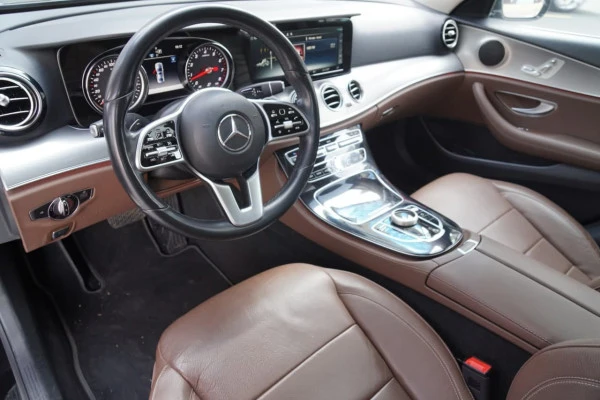  أسود مرسيدس E كلاس Photo 4