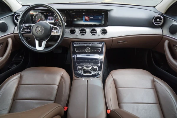  أسود مرسيدس E كلاس Photo 5