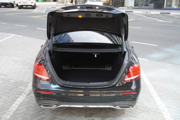  أسود مرسيدس E كلاس Photo 6