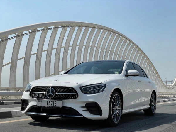  White Mercedes E Class Photo 2