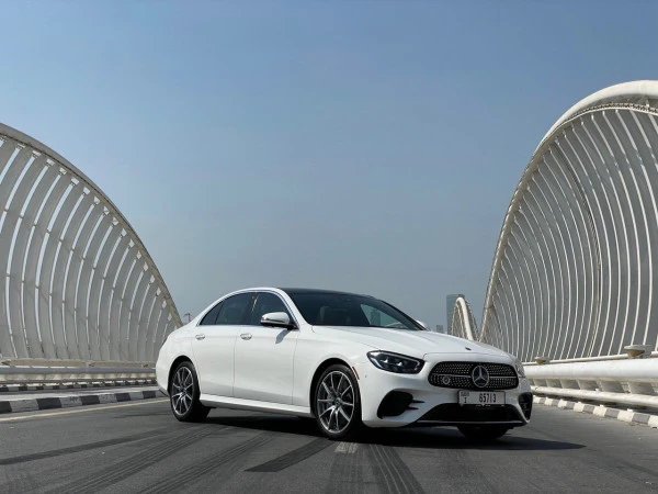  White Mercedes E Class Photo 7