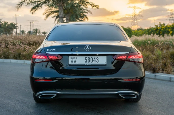  Black Mercedes E200 Photo 3