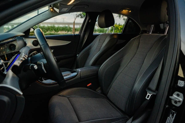  Black Mercedes E200 Photo 7