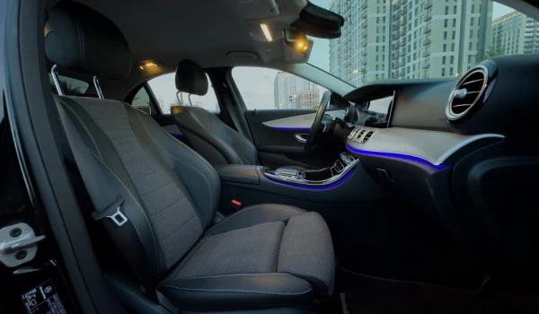  Black Mercedes E200 Photo 9