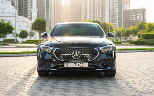  Black Mercedes E200 Photo 2