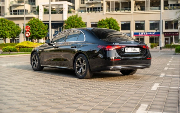  Black Mercedes E200 Photo 3