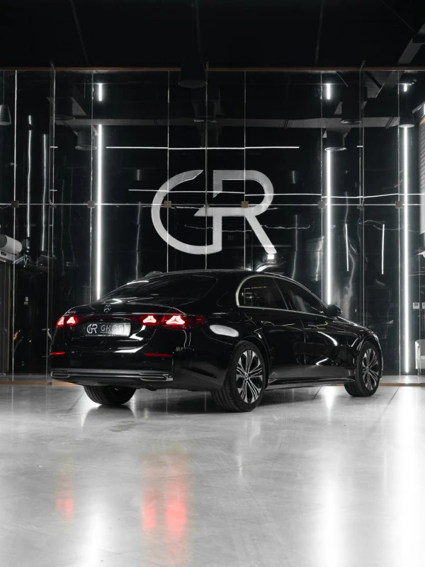  Noir Mercedes E 220 Photo 2