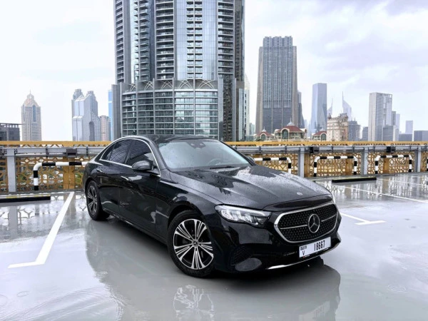  Черный Mercedes E200 Photo 3