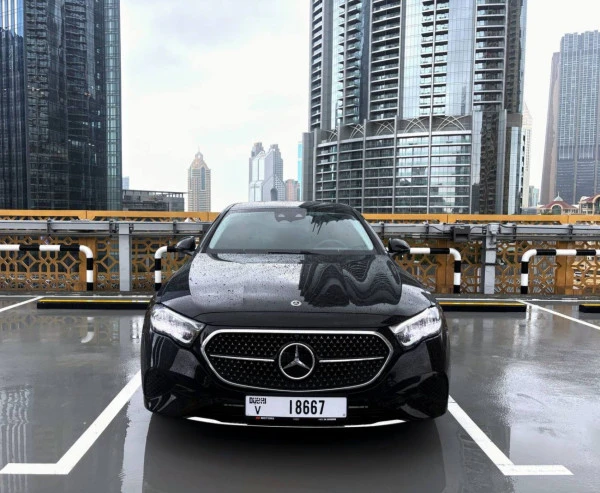  Черный Mercedes E200 Photo 4