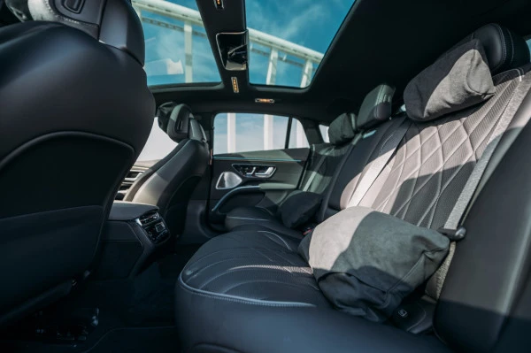  Black Mercedes EQS 580 Photo 7