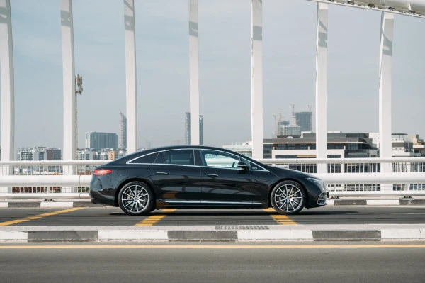  Black Mercedes EQS 580 Photo 3