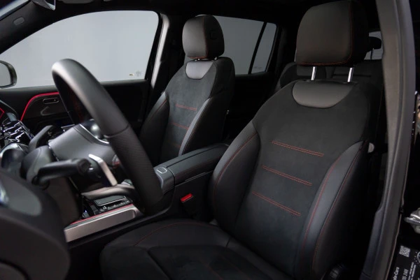  أسود مرسيدس GLB 200 Photo 3