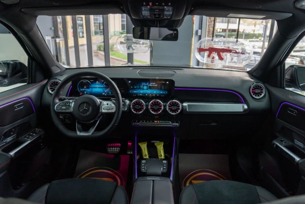  أسود مرسيدس GLB 200 Photo 4