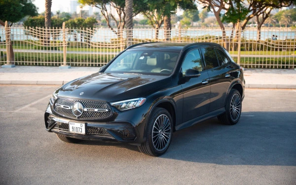  Schwarz Mercedes GLC 300 Photo 4