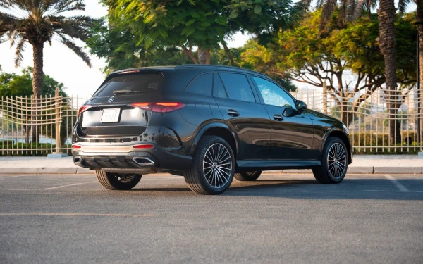  Schwarz Mercedes GLC 300 Photo 6