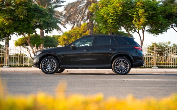  Schwarz Mercedes GLC 300 Photo 7