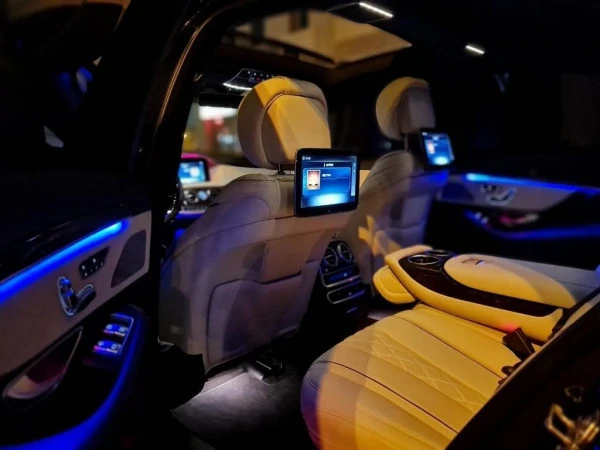  أسود مرسيدس S 560 Photo 2