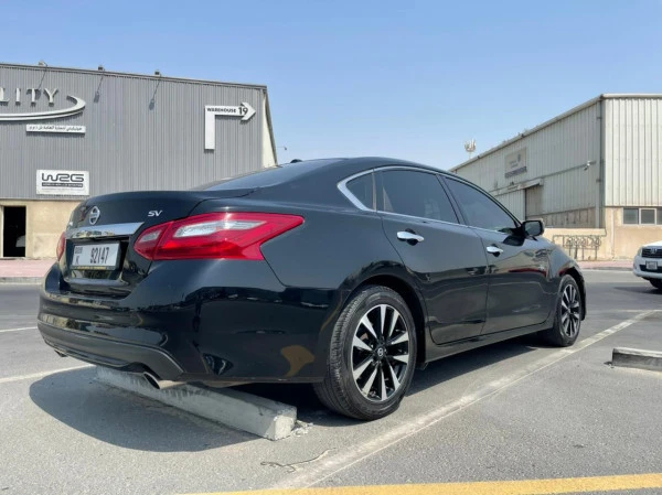  Black Nissan Altima Photo 2