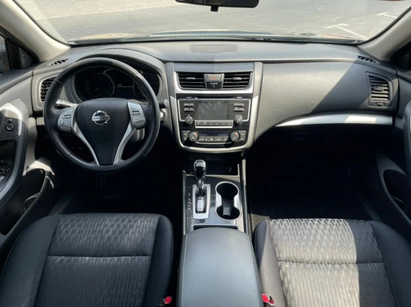  Black Nissan Altima Photo 3