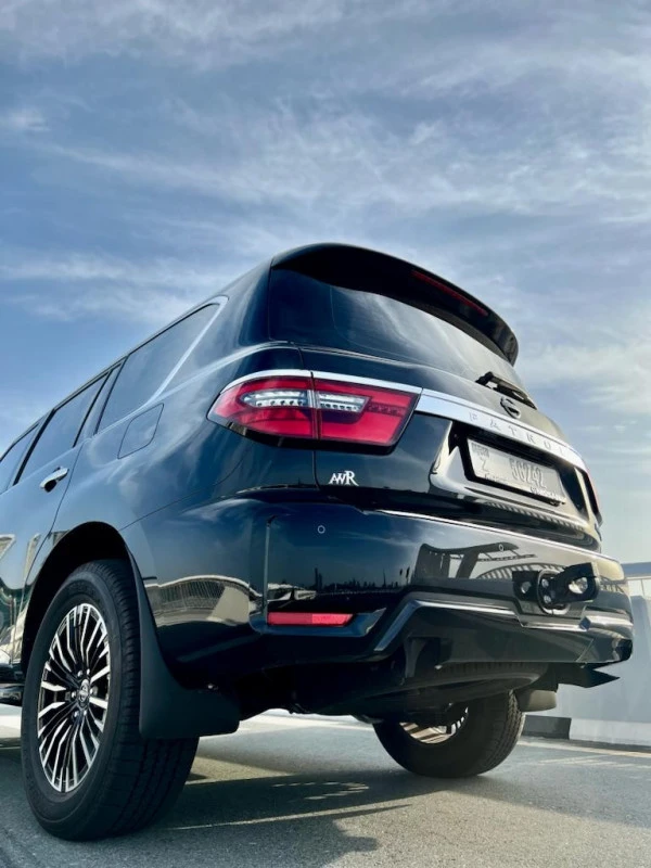  Черный Nissan Patrol Platinum Photo 3