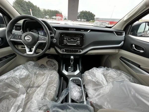  Black Nissan Xterra Photo 2