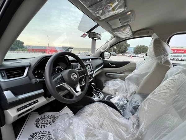  Black Nissan Xterra Photo 9