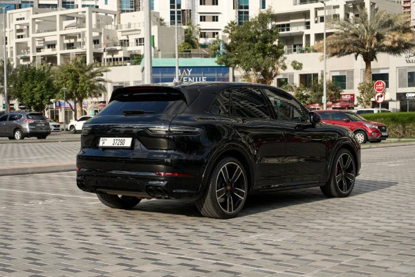  Black Porsche Cayenne GTS Photo 2