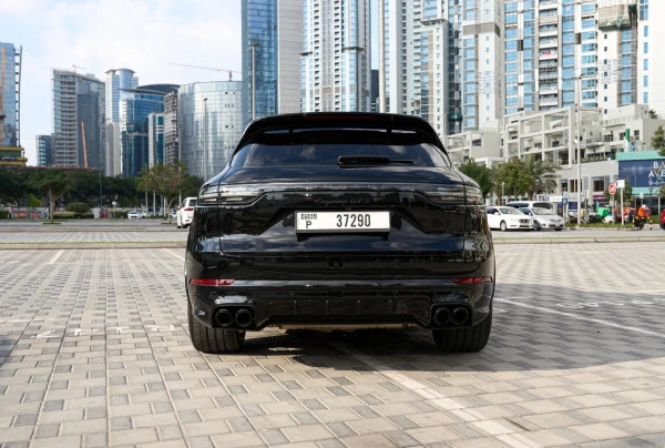  Black Porsche Cayenne GTS Photo 3
