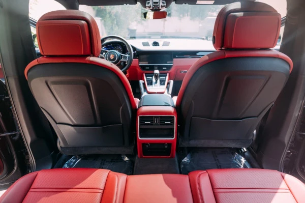  أسود كايين بورش Photo 4