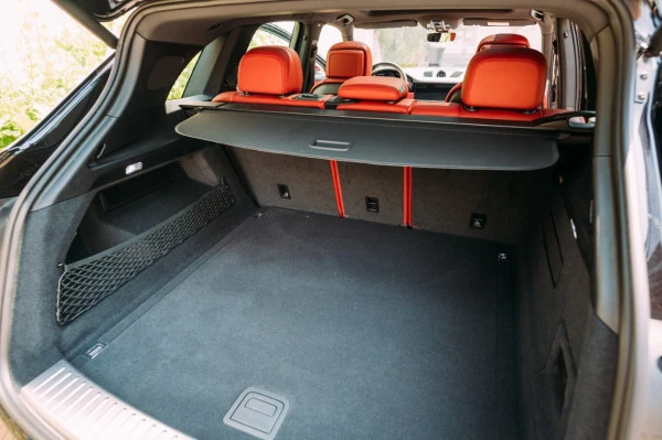  أسود كايين بورش Photo 5