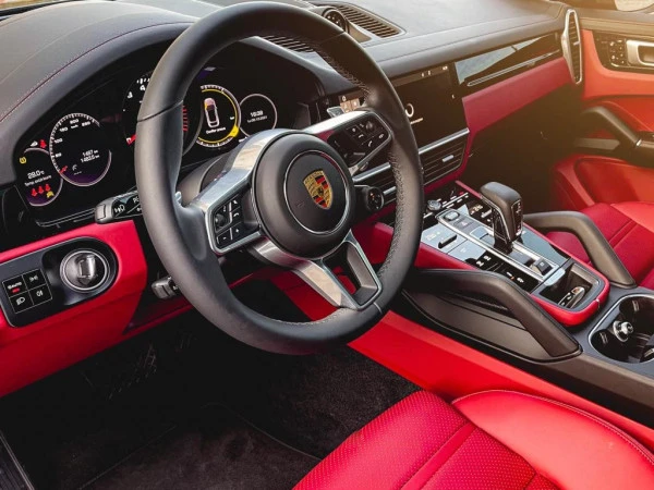  أسود كايين بورش Photo 5